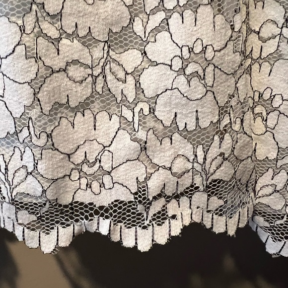 Torrid White with Black Stitching Floral Lacey Sleeveless Top - Picture 14 of 16